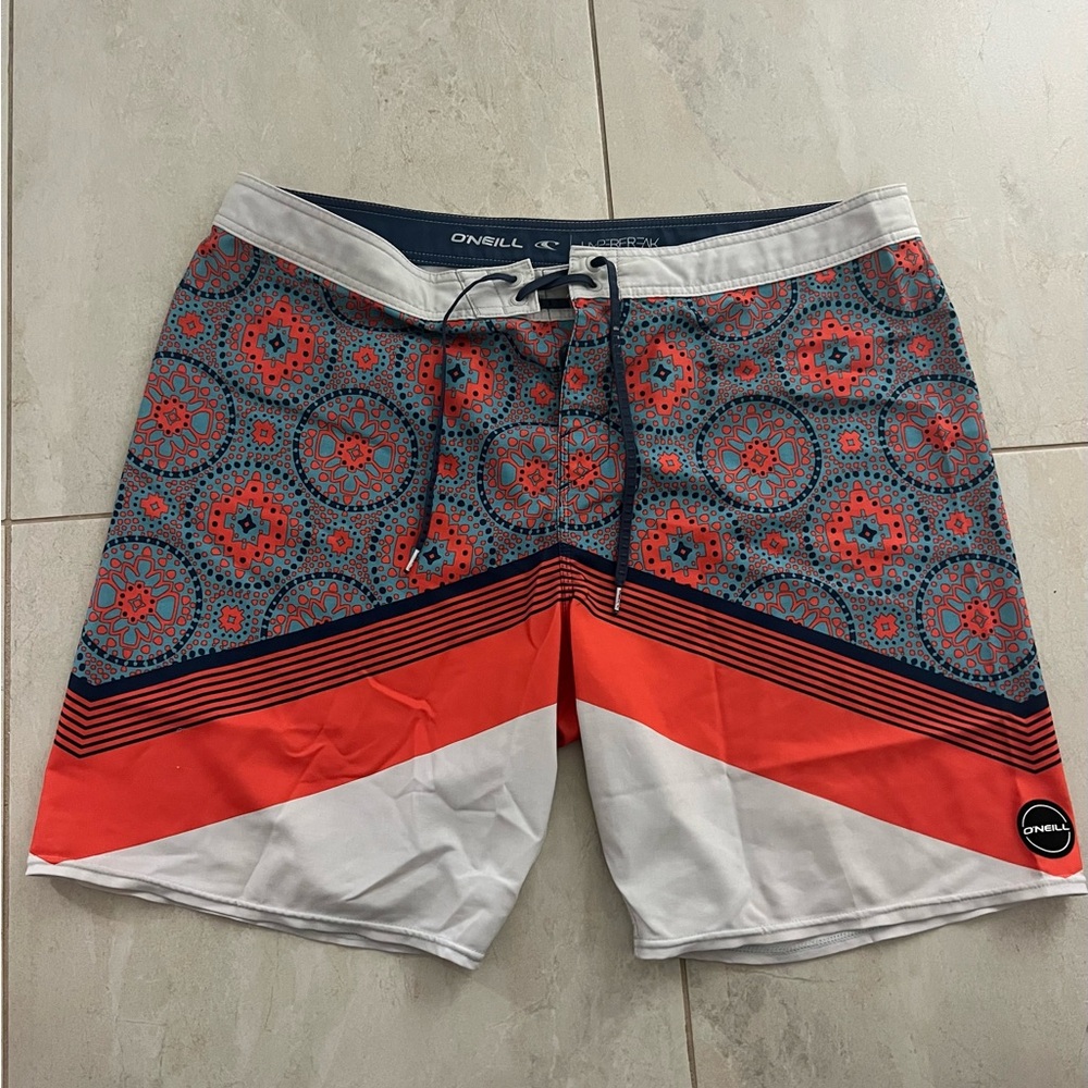 O'Neill Men's Hyperfreak Red and White surf Shorts size 40